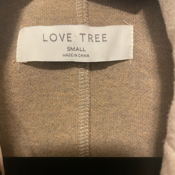 Love Tree Sleeveless Vest in Small - Picture 9 of 9